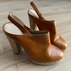 LE CHÂTEAU -  Tan Leather Slingback Heels